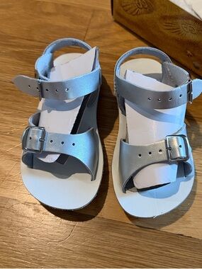 Sun-San Salt Water Sandals Kids Metallic Silver Buckle Sandals, Surfer, Size 7